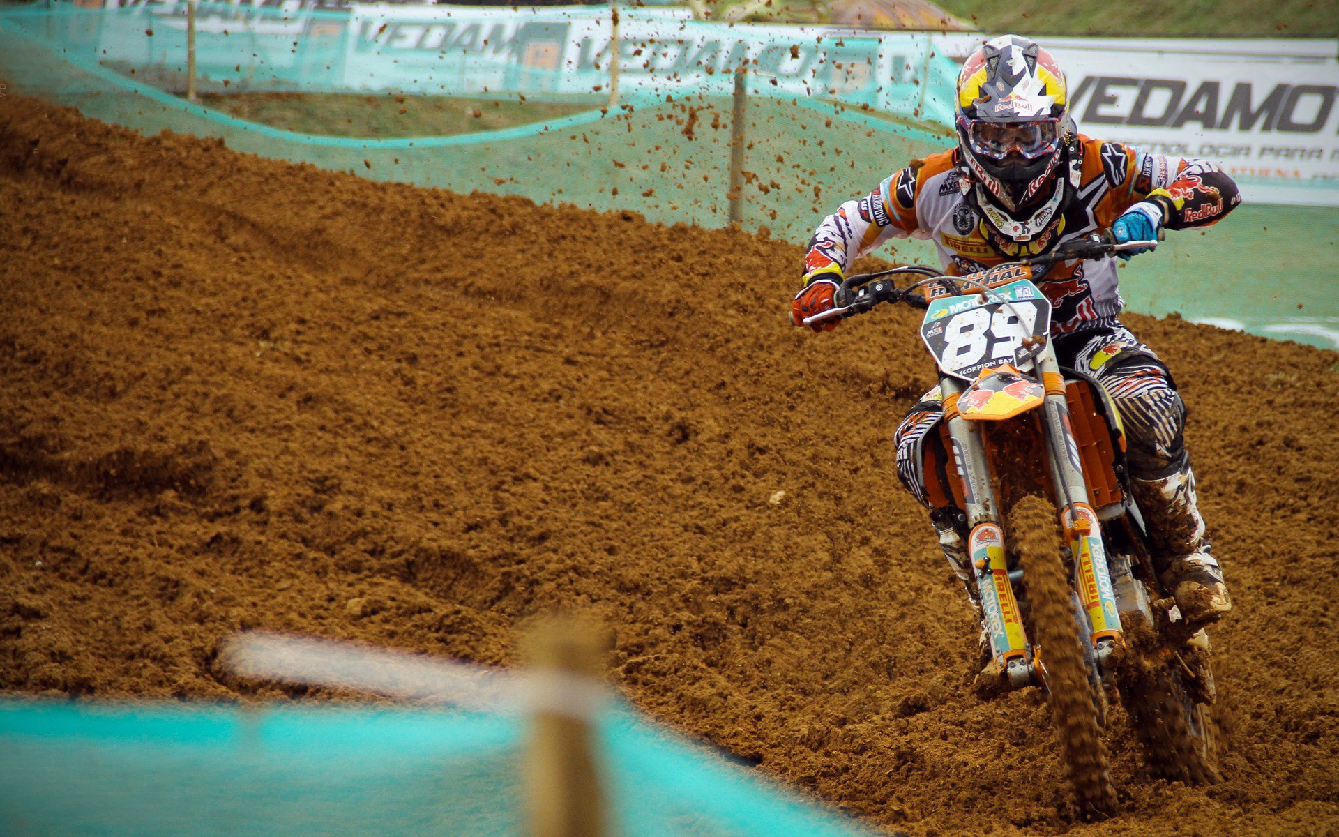 爱游戏在线娱乐官网-莱昂·马尔尚泳池内外双重突破，莱昂和玛蒂尔达是爱情吗